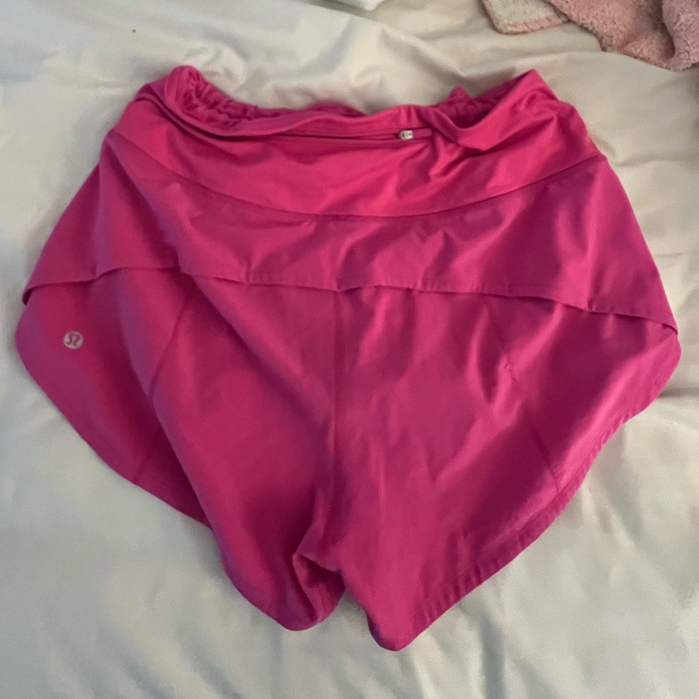 LULULEMON 2.5 INSEAM Speed up shorts size 8 sonic pink